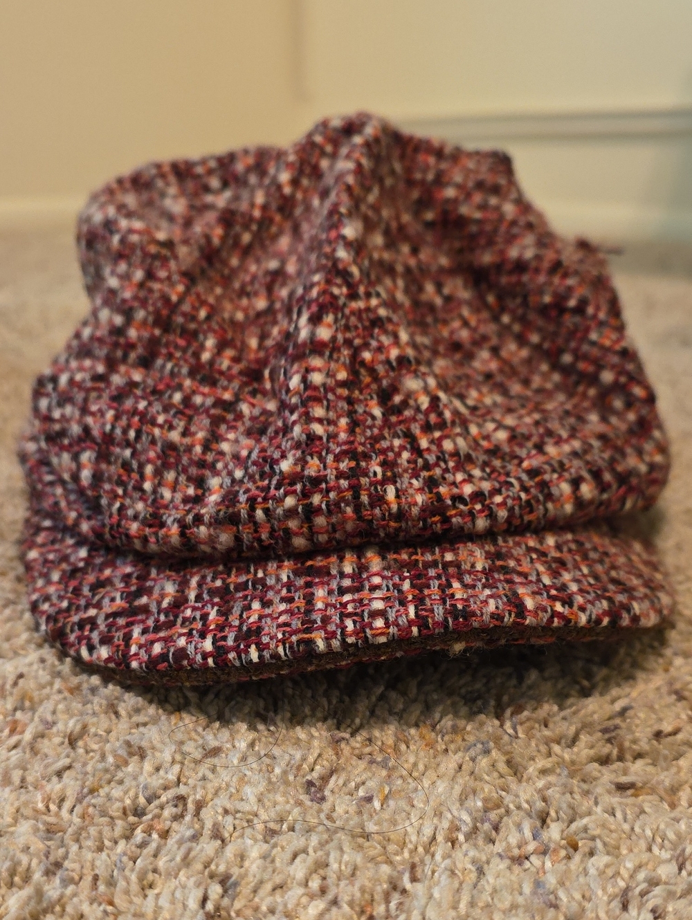 Milsa Textured Newsboy Cap in Burgundy Mix